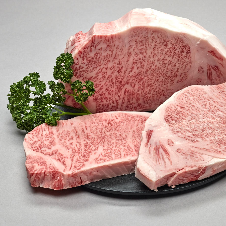 【ギフト商品】特選A5ランク　宮崎牛サーロインステーキ  2枚（1枚350グラム前後）